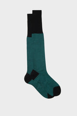 Bresciani Giulio long socks in extrafine mercerised Egyptian cotton, in a solid black water color with a herringbone pattern.