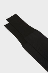 Close-up of the houndstooth pattern on the cuff of Bresciani Leo socks, in a black color