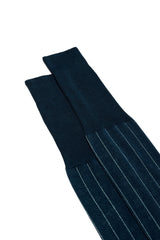 Close-up of the ribbed knit and cuff on Bresciani Leone socks, in a solid light green peacock color.