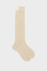 Bresciani Cesare long socks in extrafine mercerised Egyptian cotton, in a solid cream color with a ribbed knit texture.