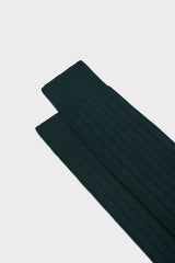Close-up of the ribbed knit and hand-linked toe on Bresciani 'Lupo' socks, in a solid green color.